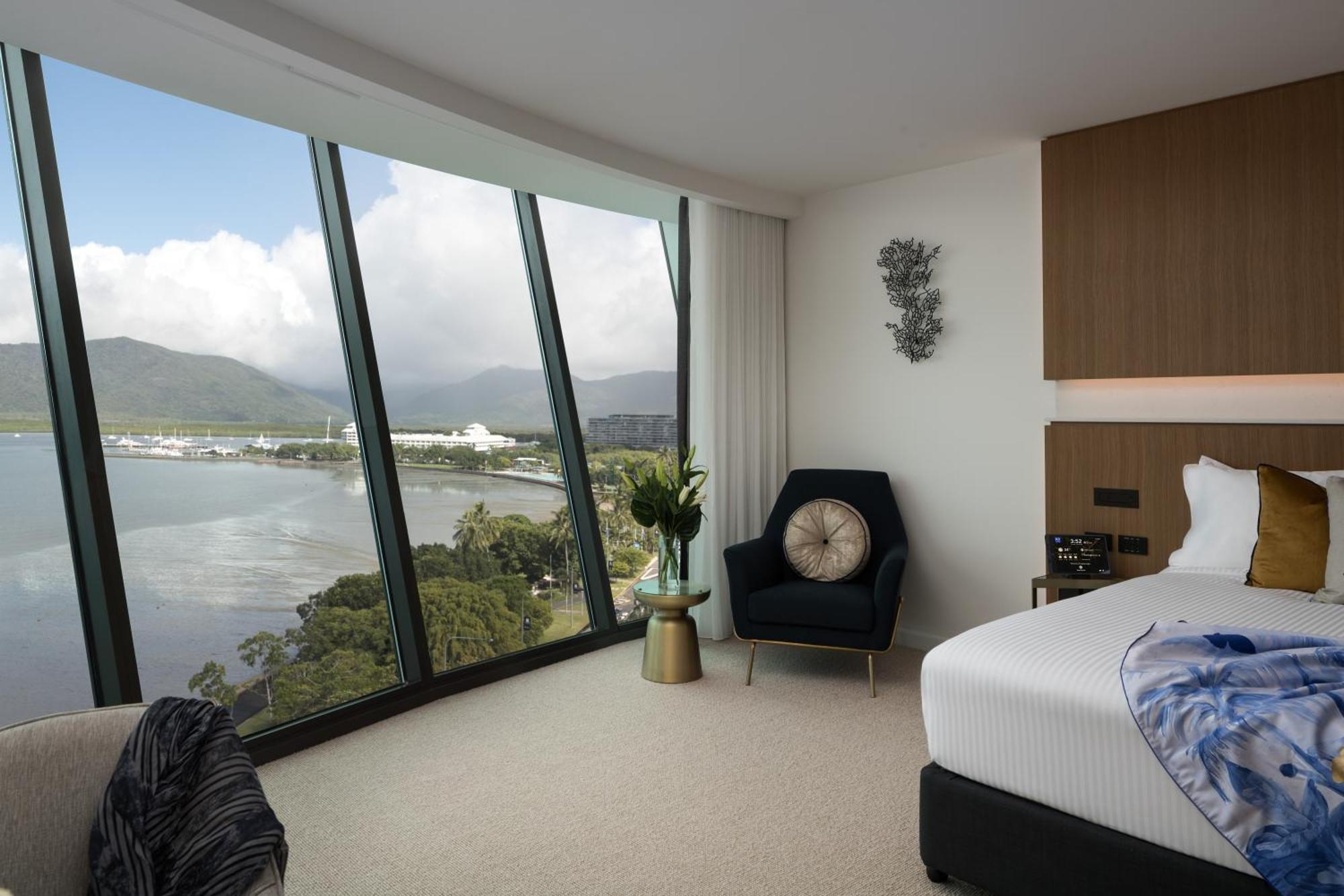 Готель Crystalbrook Riley Кернс Екстер'єр фото A room at the Wrest Point Hotel